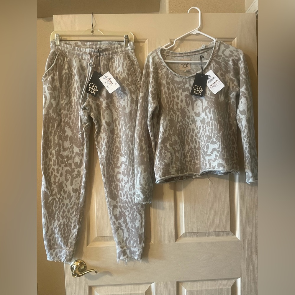 CHASER - Woman’s Pullover Jogger set